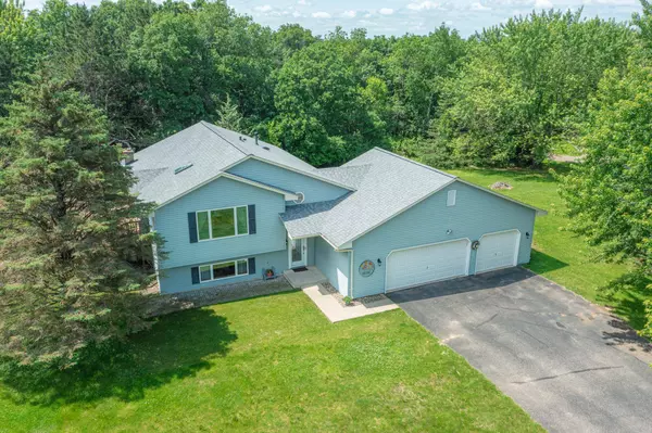 864 Bradley DR, Hudson, WI 54016