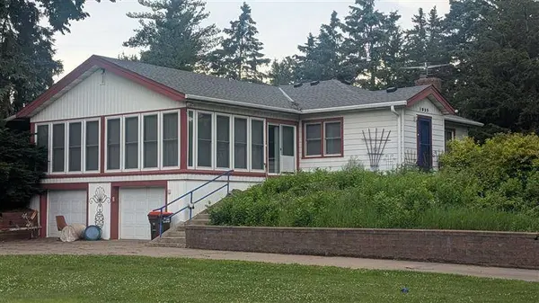 1825 Jackson ST, Maplewood, MN 55117