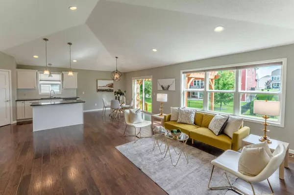 9125 Compass Pointe RD, Woodbury, MN 55129