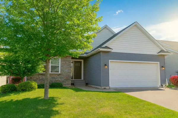 9125 Compass Pointe RD, Woodbury, MN 55129