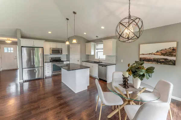 9125 Compass Pointe RD, Woodbury, MN 55129