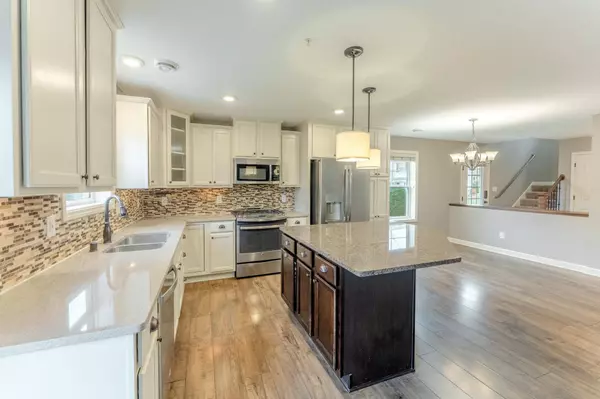 9872 5th Street LN N, Lake Elmo, MN 55042