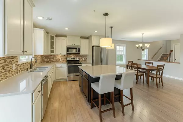 9872 5th Street LN N, Lake Elmo, MN 55042