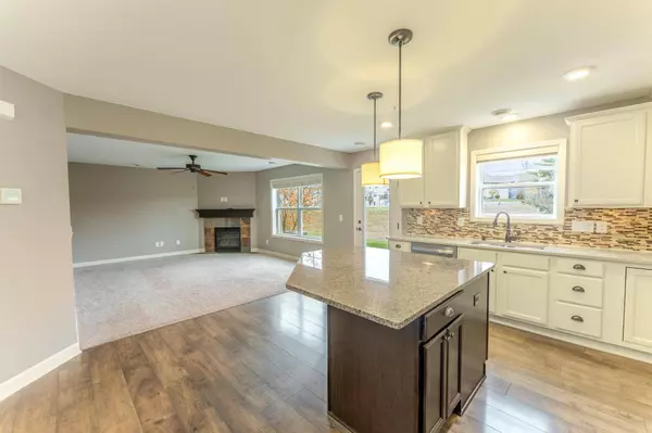 9872 5th Street LN N, Lake Elmo, MN 55042