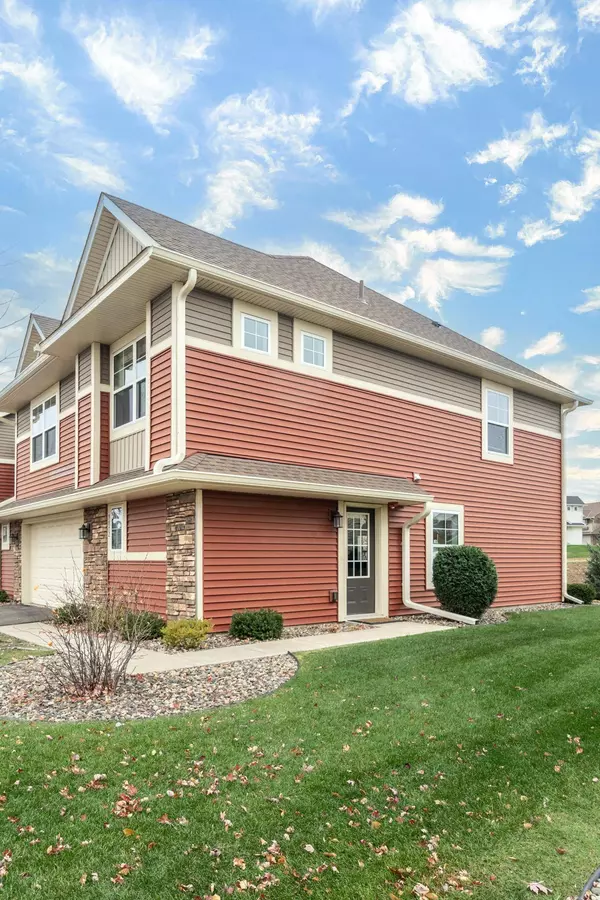 9872 5th Street LN N, Lake Elmo, MN 55042