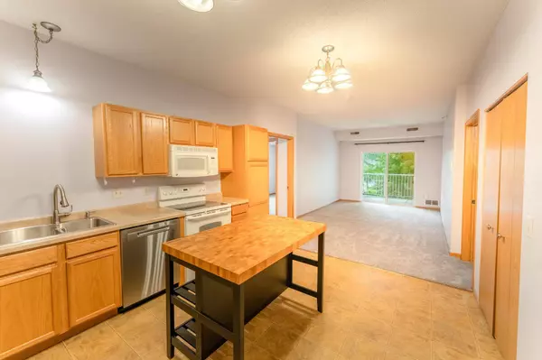 1590 Parkwood DR #102, Saint Paul, MN 55125