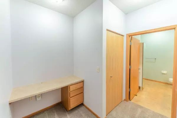 1590 Parkwood DR #102, Saint Paul, MN 55125