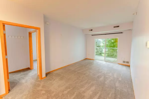 1590 Parkwood DR #102, Saint Paul, MN 55125