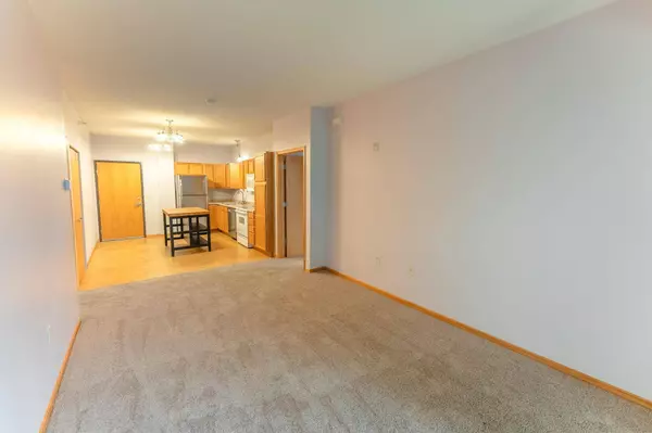 1590 Parkwood DR #102, Saint Paul, MN 55125