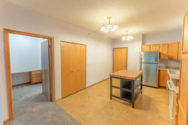 1590 Parkwood DR #102, Saint Paul, MN 55125