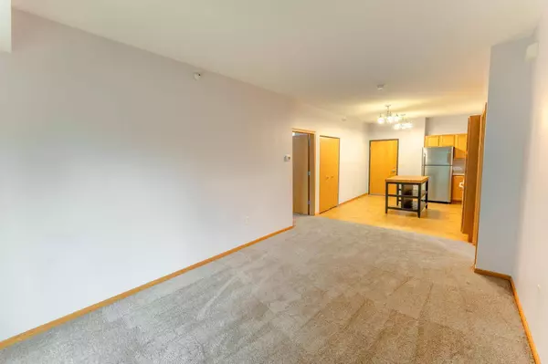 1590 Parkwood DR #102, Saint Paul, MN 55125