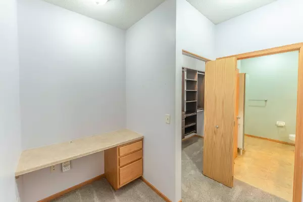 1590 Parkwood DR #102, Saint Paul, MN 55125