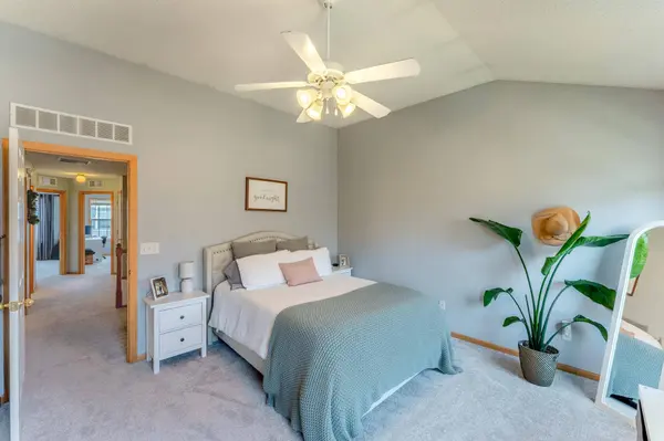 1586 Woodlynn AVE #2, Saint Paul, MN 55109