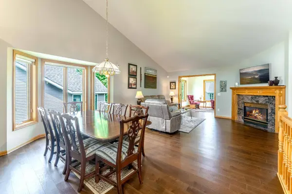 3022 Highpointe Curve, Saint Paul, MN 55113