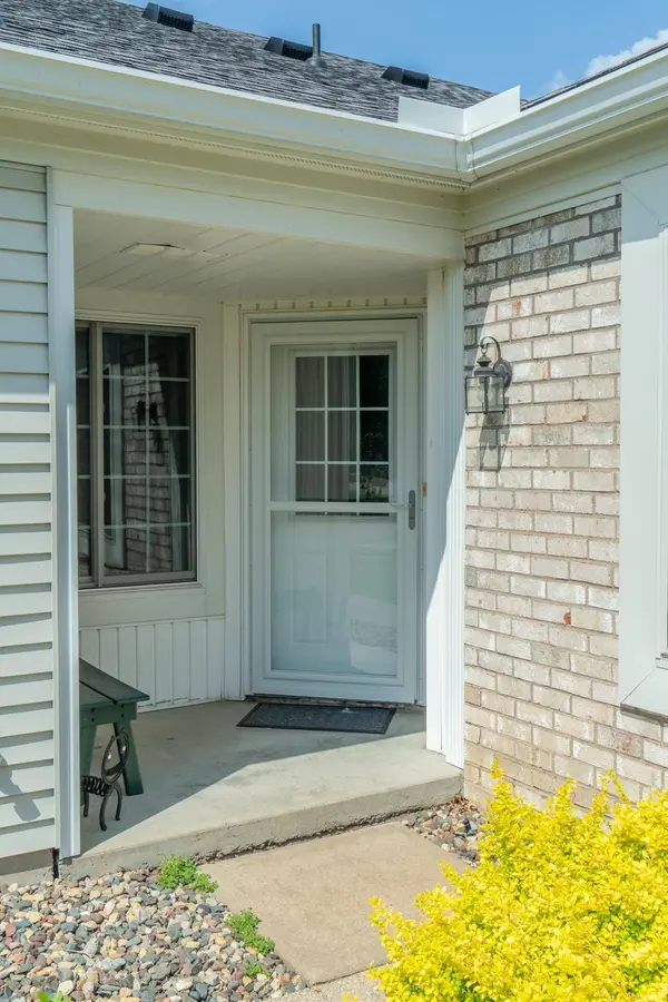 737 Markgrafs Lake Draw, Saint Paul, MN 55129
