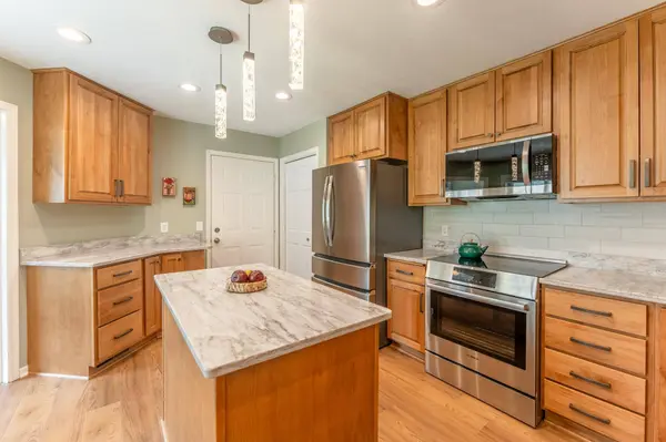 737 Markgrafs Lake Draw, Saint Paul, MN 55129