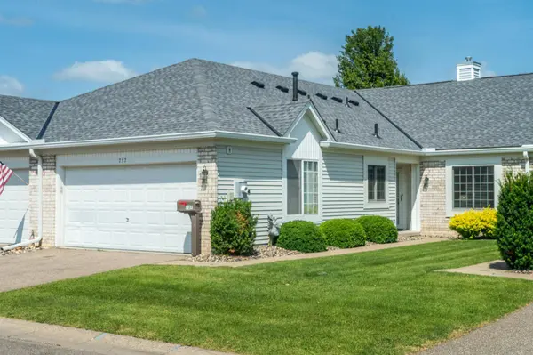 737 Markgrafs Lake Draw, Saint Paul, MN 55129