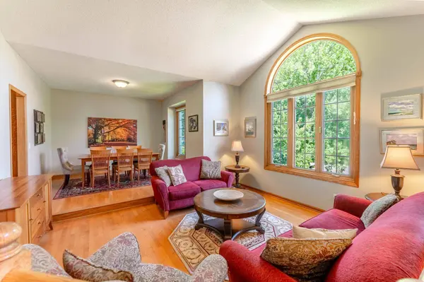 1199 Ashley LN, Saint Paul, MN 55115