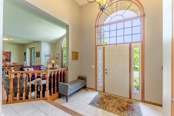 1199 Ashley LN, Saint Paul, MN 55115