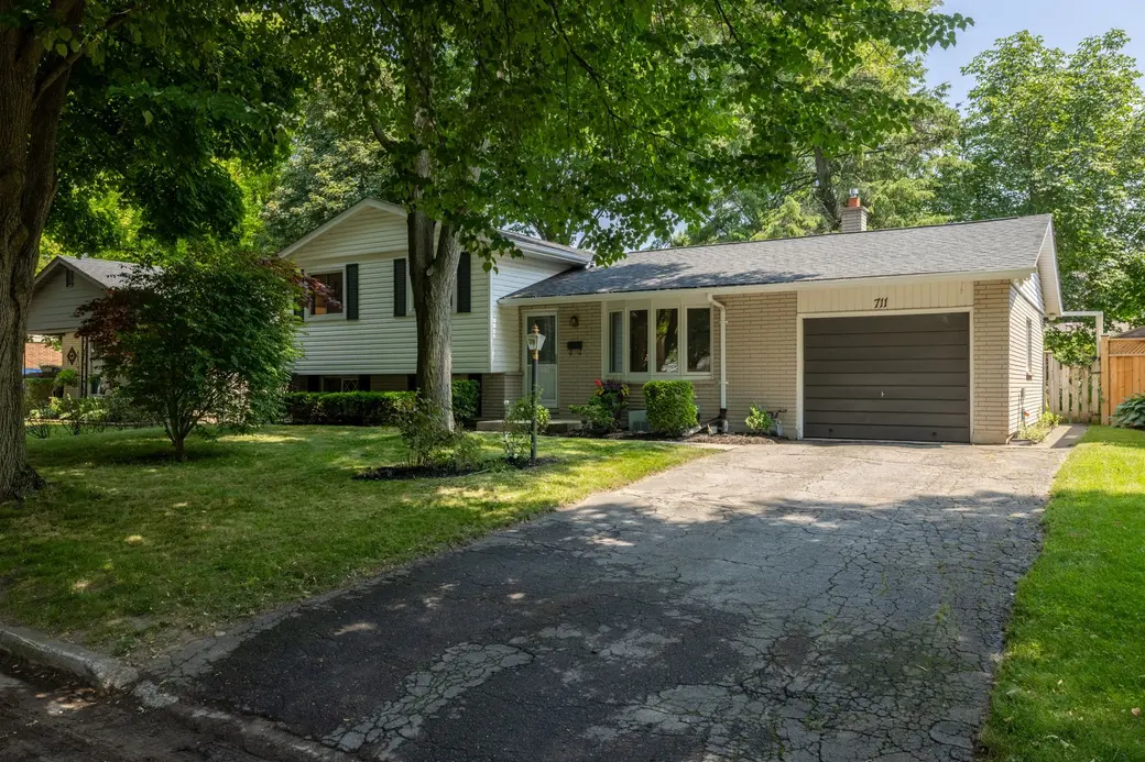 The Inside Scoop on Listing and Selling 711 Algoma Avenue