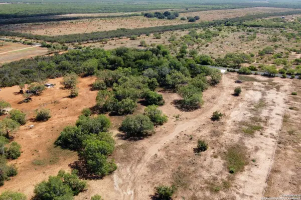 1978 CR 332, Charlotte, TX 78011