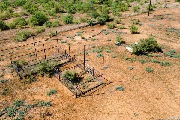 1978 CR 332, Charlotte, TX 78011