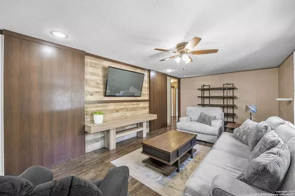 1332 Sorrel Creek, Canyon Lake, TX 78133