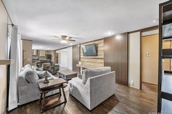 1332 Sorrel Creek, Canyon Lake, TX 78133