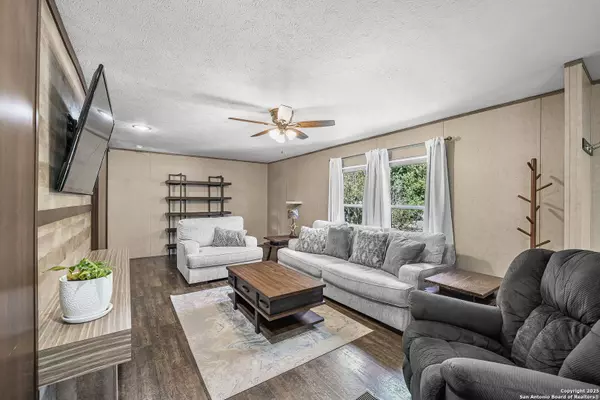 1332 Sorrel Creek, Canyon Lake, TX 78133