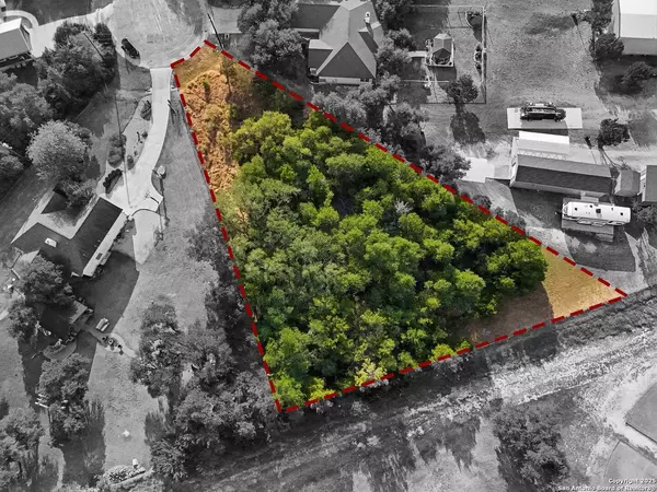 1371 Four Winds, Canyon Lake, TX 78133