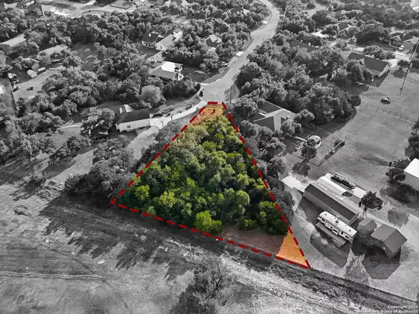 1371 Four Winds, Canyon Lake, TX 78133