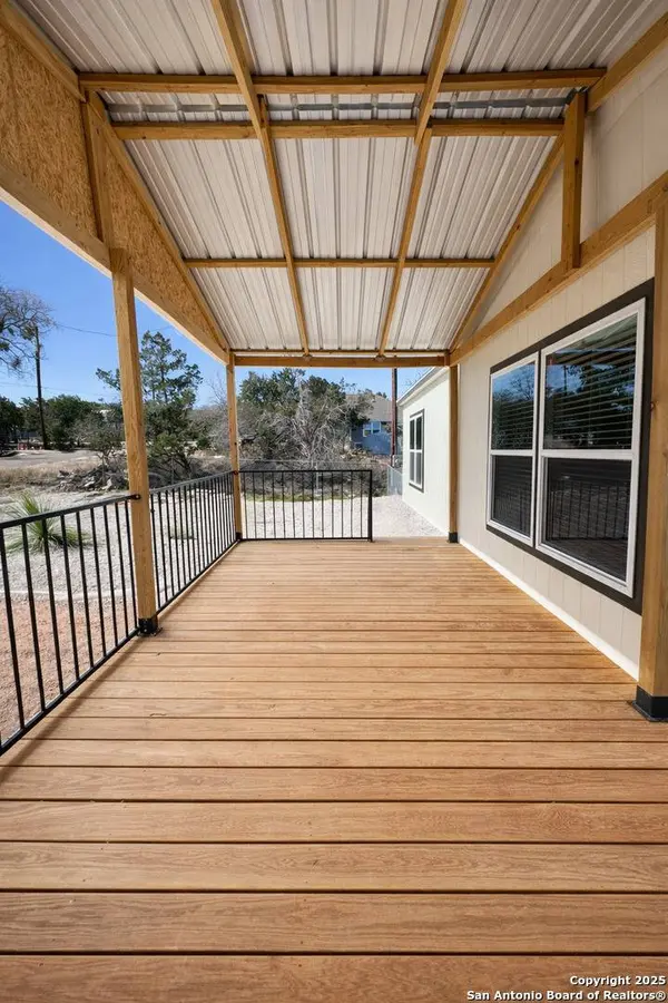 563 Oak Trail, Canyon Lake, TX 78133