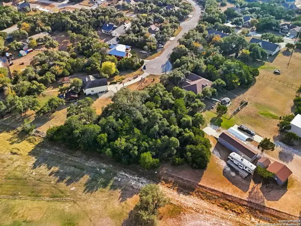 1371 FOUR WINDS DR, Canyon Lake, TX 78133