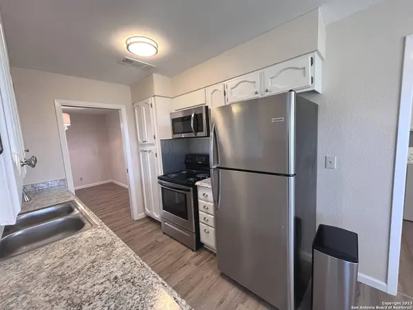 1410 Colleen Dr, Canyon Lake, TX 78133