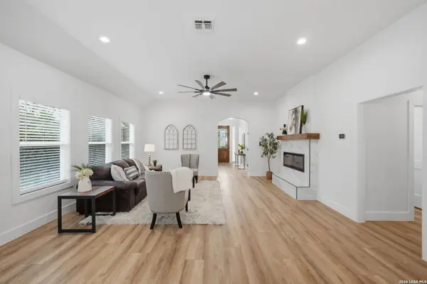 346 ASSINIBOIA DR, Canyon Lake, TX 78133