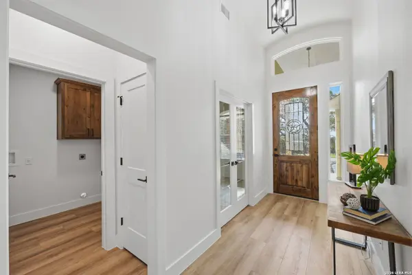 346 ASSINIBOIA DR, Canyon Lake, TX 78133