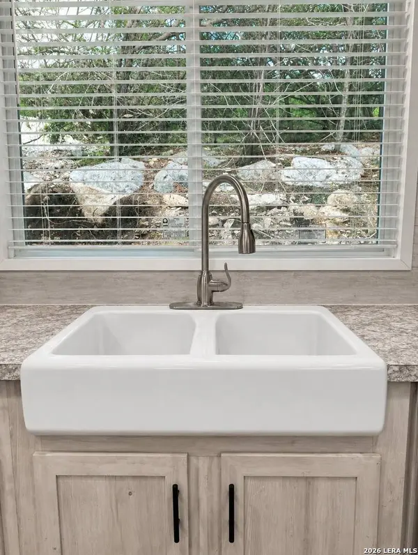 6413 Chimney Rock, Canyon Lake, TX 78133