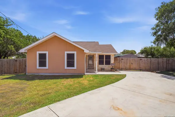 2058 BLUERIDGE DR, Canyon Lake, TX 78133