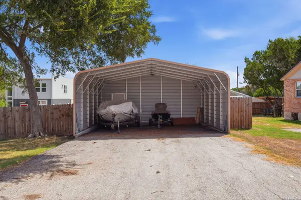 2046 BLUERIDGE DR, Canyon Lake, TX 78133
