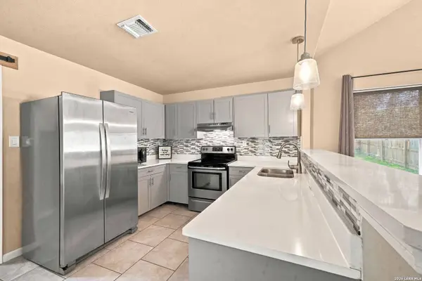 2046 BLUERIDGE DR, Canyon Lake, TX 78133