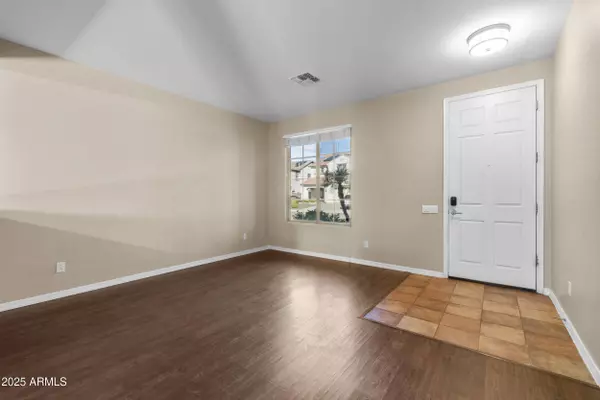 5123 W SADDLEHORN Road, Phoenix, AZ 85083