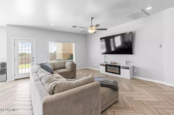 188 Flor Cama LN, Socorro, TX 79927