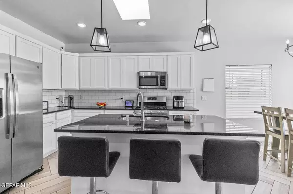 188 Flor Cama LN, Socorro, TX 79927