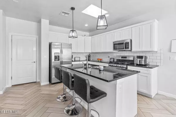 188 Flor Cama LN, Socorro, TX 79927