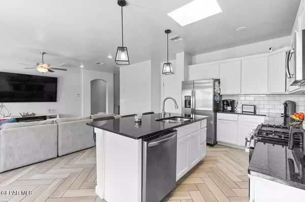 188 Flor Cama LN, Socorro, TX 79927