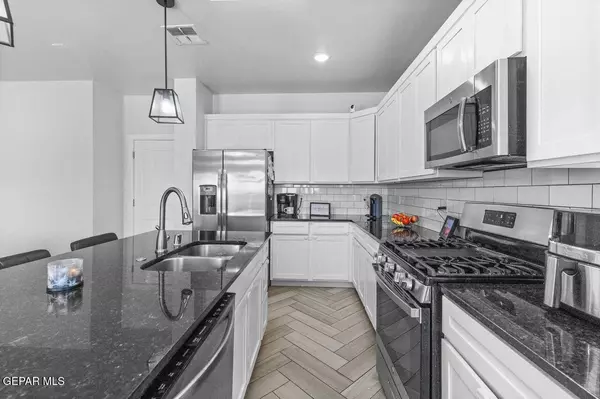 188 Flor Cama LN, Socorro, TX 79927