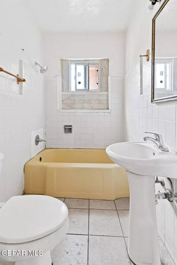 2413 COPPER AVE, El Paso, TX 79930