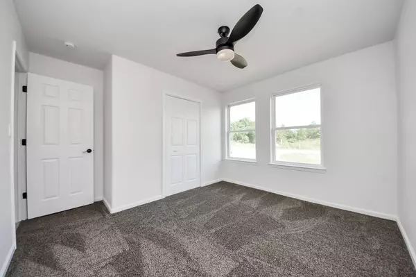 51 Road 5214, Cleveland, TX 77327