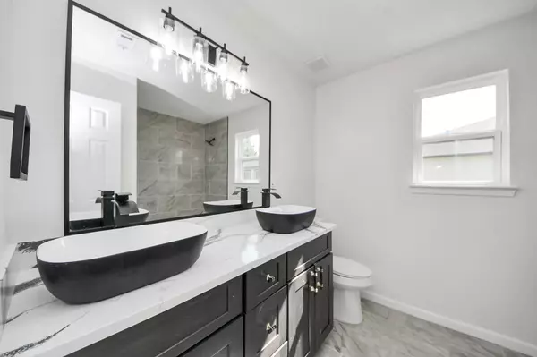 51 Road 5214, Cleveland, TX 77327