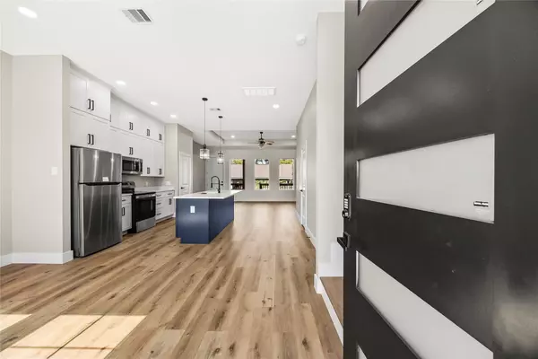 5949 Collingsworth ST, Houston, TX 77026